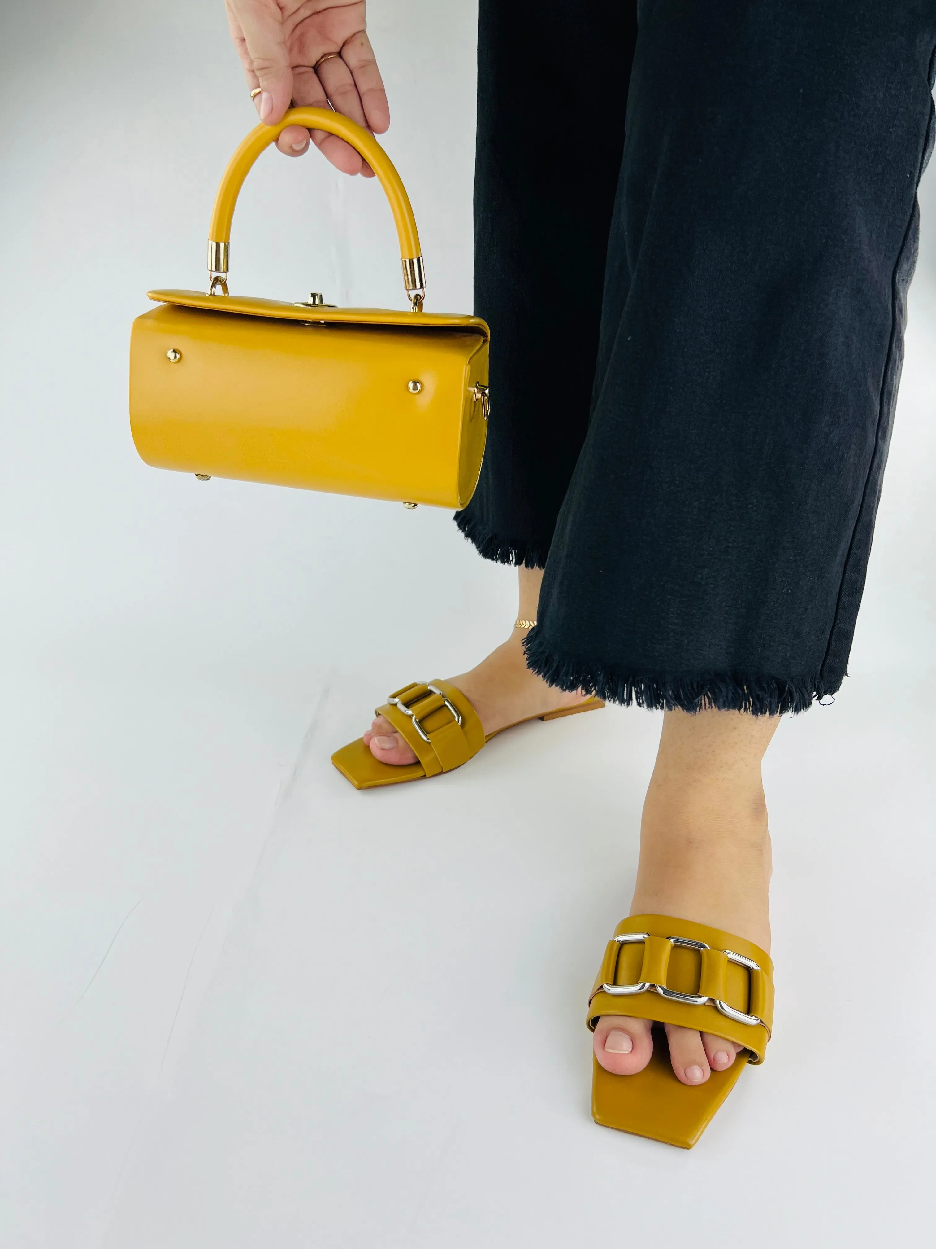 Ring Square Head Flat-Bottomed Mustard Flip Flops Slippers