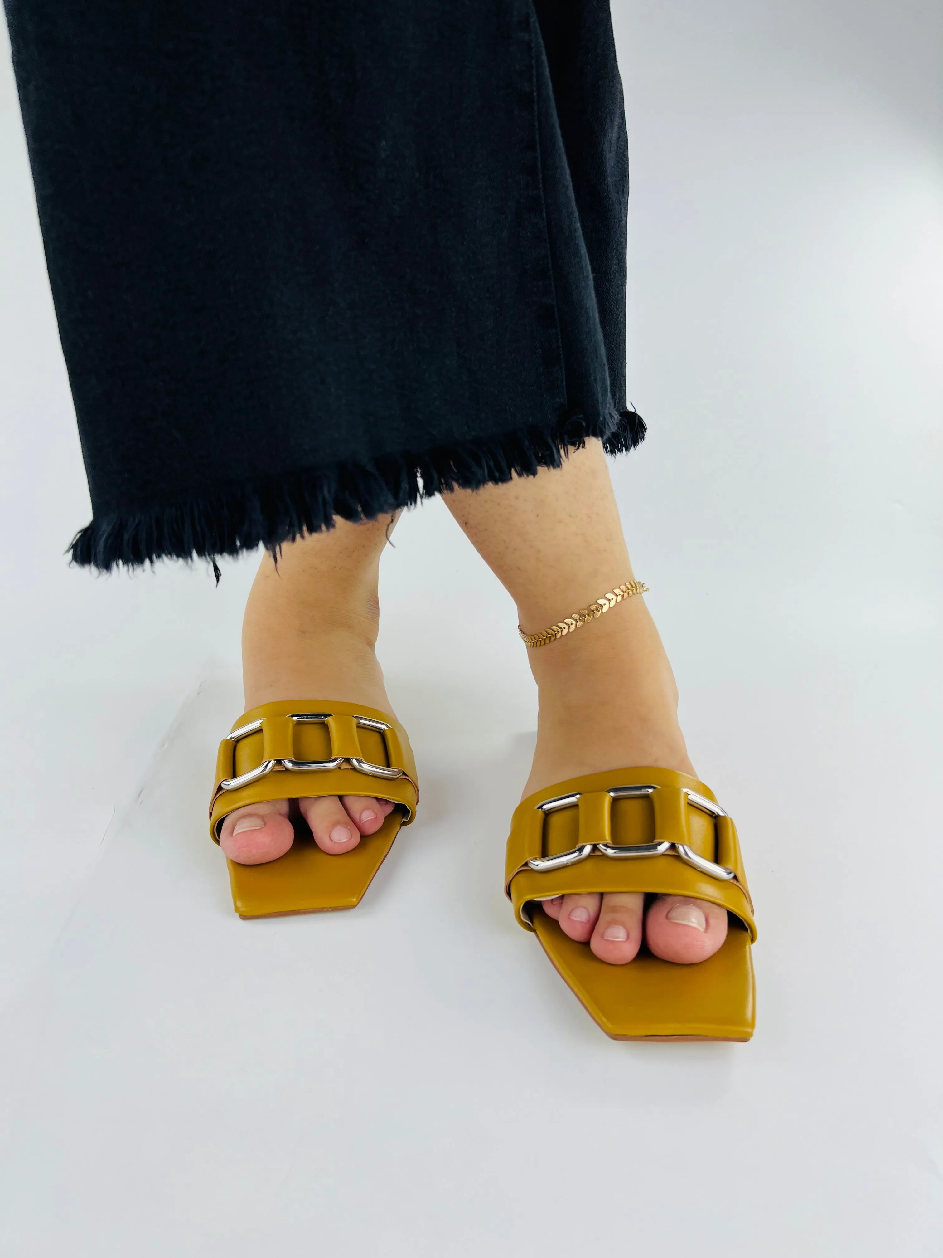 Ring Square Head Flat-Bottomed Mustard Flip Flops Slippers